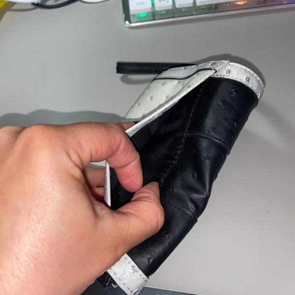 Guess Wallet - Picture 3 of 4